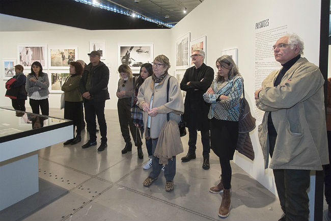 Inauguració de l'exposició fotogràfica a Barcelona exposició fotogràfica accessible