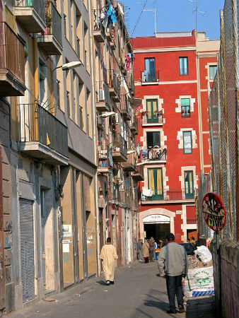 agredir-barri-raval-barcelona-dispacitat