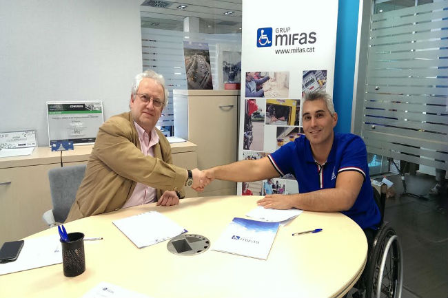 Signatura dels convenis per gestionar els pàrquings mifas-firma-explotacio-parquing