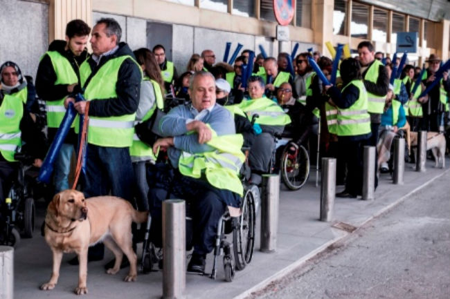 concentració aeroport barajas discriminació ryanair