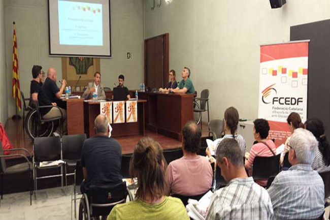 La jornada va tenir lloc a la sala de plens de l'Ajuntament de Banyoles col·loqui esport adaptat banyoles