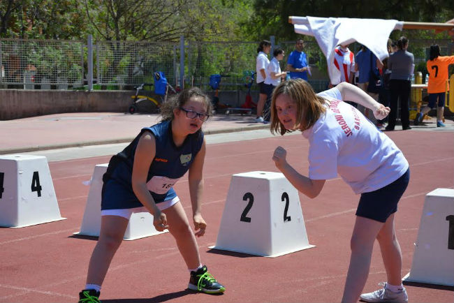 Els esportistes competeixen en diferents nivells de discapacitat jornada escolar atletisme gavà discapacitat intel·lectual