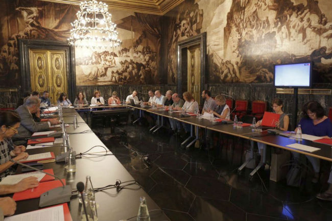 Reunió extraordinària on es va tractar l'atenció a les persones afectades pels atemptats atenció salut mental atemptat ajutnament barcelona