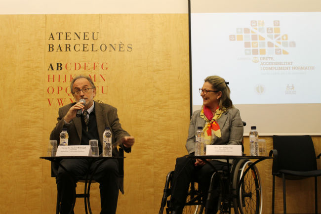 Carles McCragh i Mª Pilar López durant la inauguració de la jornada Jornades Acessibilitat alerten incompliment llei cocemfe bcn