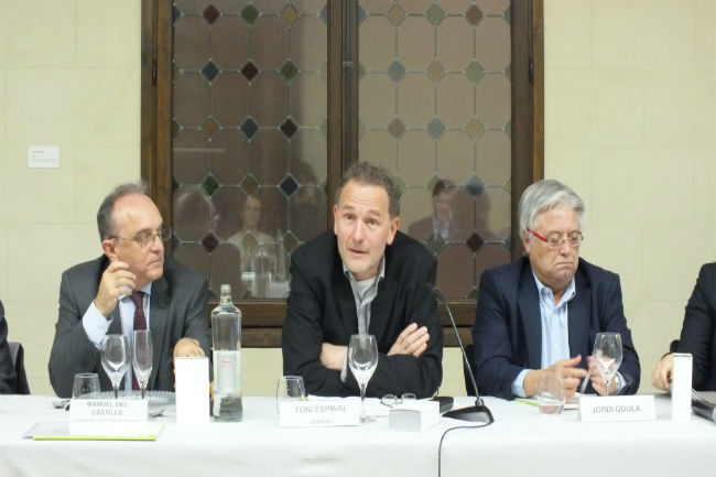Toni Espinal durant la trobada que es va fer al Palau Macaya de Barcelona toni espinal ampans trobada màxims representants Fundació Factor Humà