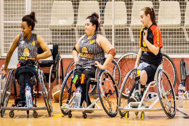 tres jugadores catalanes selecció nacional femenina bàsquet cadira rodes