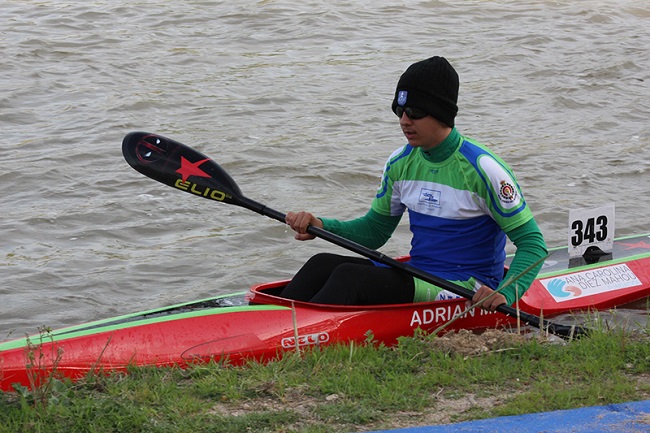 Adrián Torres al seu Kayak en una competició adrián torres campió espanya piragüisme Sprint Olímpic