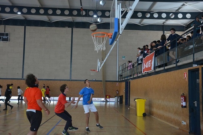 alumnes discapacitat intel·lectual jornada escolar bàsquet