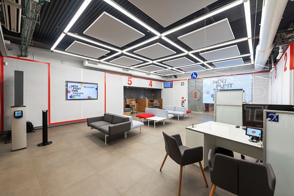 punt atencio vestibul metro sagrada familia