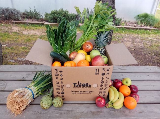 cistella de productes ecològics la tavella