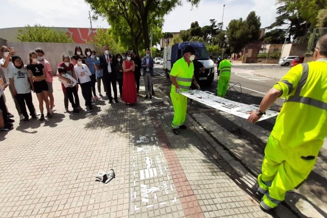 Senyalització_viària_inclusiva_amb_pictogrames_al_CEE_Font_del_Lleó-1-20210601122213