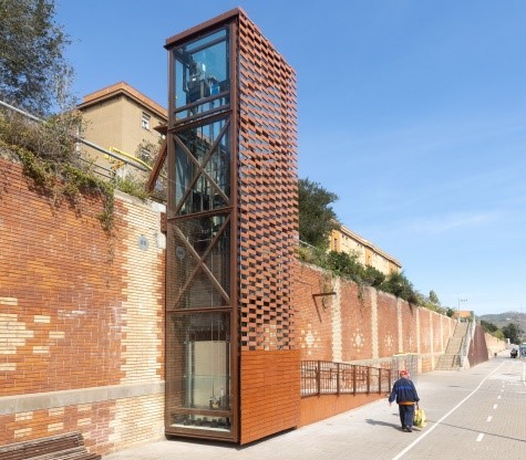 ascensor barri la trinitat nova barcelona