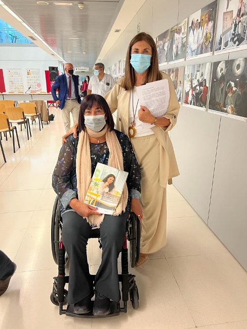 mayte gallego en la presentacion del manual de humanizacion (1)