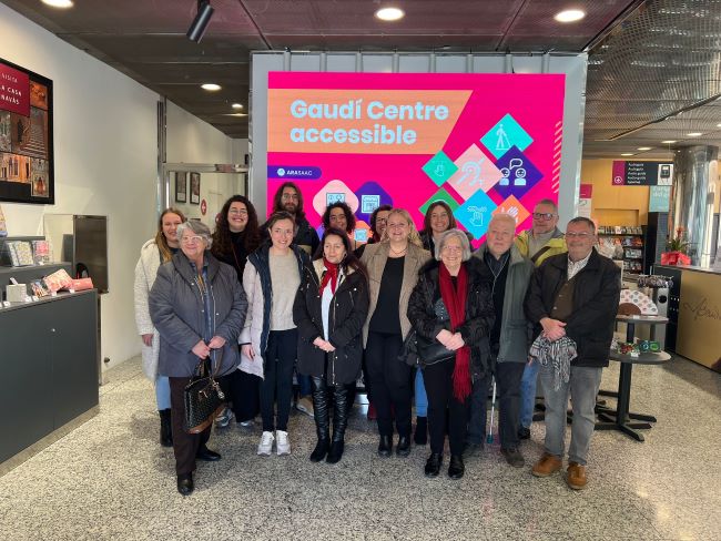 Foto de família presentació mesures accessibilitat Gaudí Centre-20230301125719