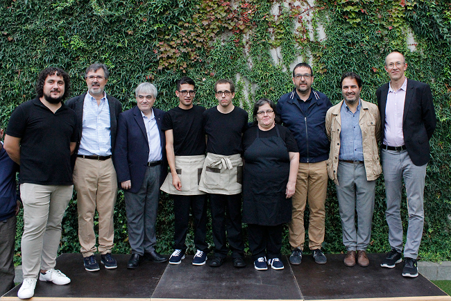 foto grupal parlaments inauguracio cafeteria sant tomas a vic
