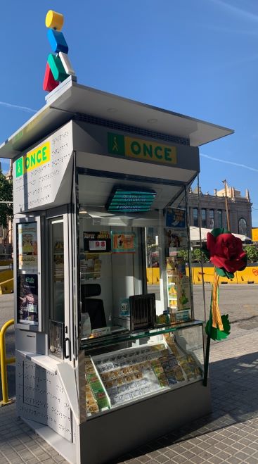 111 quioscos incorporen una rosa per celebrar Sant Jordi