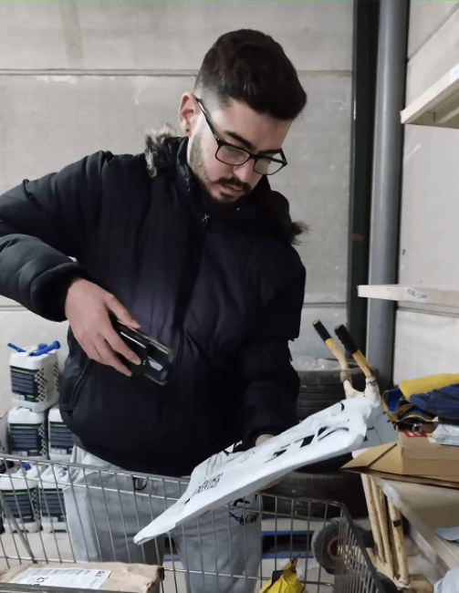 persona amb discapacitat intel·lectual treballant