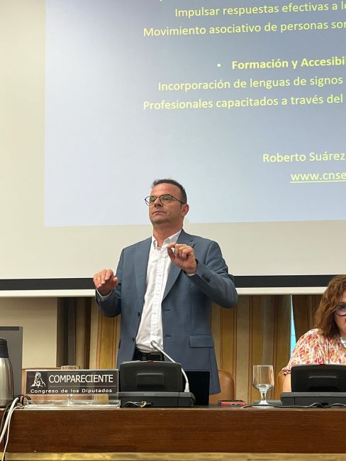 Compareixença CNSE al Congrés per demanar un Reglament de la Llengua de Signes