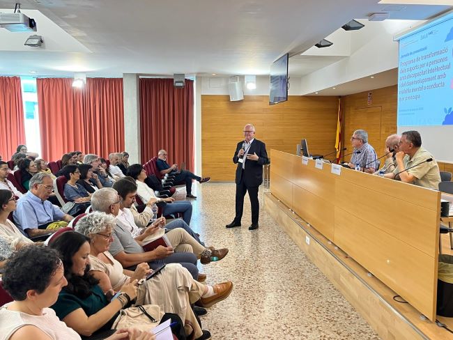 nou model atenció persones discapacitat intel·lectual amb problemes de salut mental