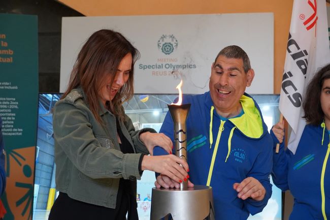 Les escoles de Reus celebren la jornada prèvia al Meeting Special Olympics amb el recorregut de la torxa