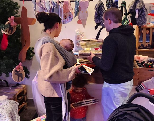 La Fundació Villavecchia celebra el seu mercat solidari de Nadal a la Casa Capell de Barcelona