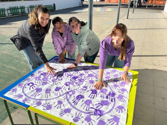 Una mestra amb cinc anys d'experiència és cessada per ser sorda