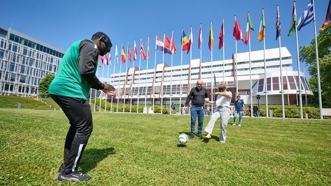 El projecte "Esport per a tothom", presentat a Estrasburg, busca trencar barreres i promoure la participació de persones amb discapacitat fins a l'agost de 2026