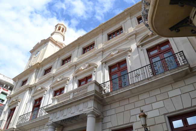 Reus s'uneix a la lluita contra el maltractament a la gent gran i exigeix dignitat i protecció