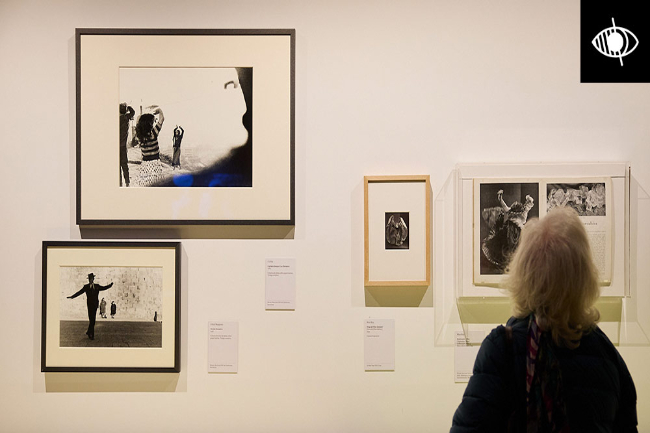 L'exposició "En l'aire commogut..." del CCCB ofereix una experiència sensorial adaptada per a persones amb discapacitat visual