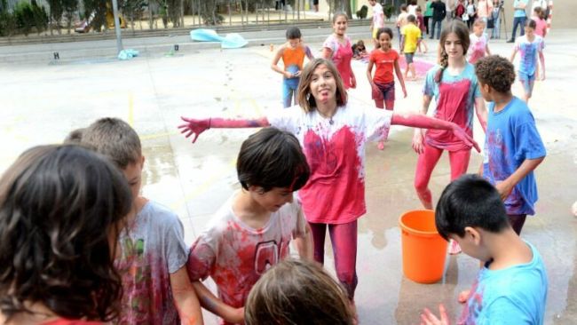 Barcelona reforça el seu compromís amb la inclusió aquest estiu, destinant 1,7 milions d'euros a subvencions per a infants amb discapacitat, garantint la seva participació plena en les més de mil activitats programades dins de "T'estiu molt" i "Estiu Adoles100!"
