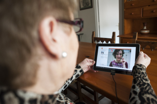 El programa 'Parlem de...' del Servei Local de Teleassistència va superar les 200.000 trucades preventives el 2024