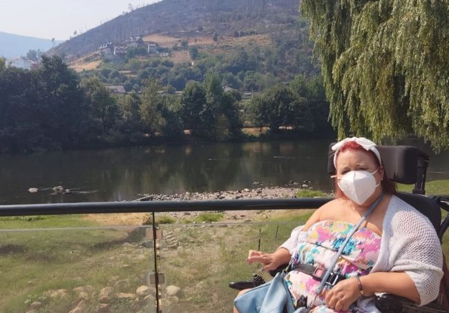 Una dona en cadira de rodes sobreviu al “fum irrespirable” de l’incendi d’Ourense