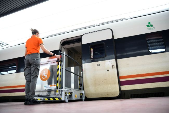 Les assistències d'Adif a persones amb mobilitat reduïda creixen un 8,5% el 2025