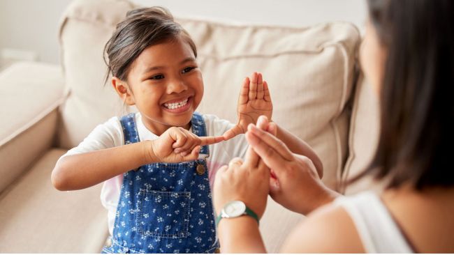 La prosòdia i els gestos ajuden a la comprensió del llenguatge en infants amb trastorn del desenvolupament del llenguatge