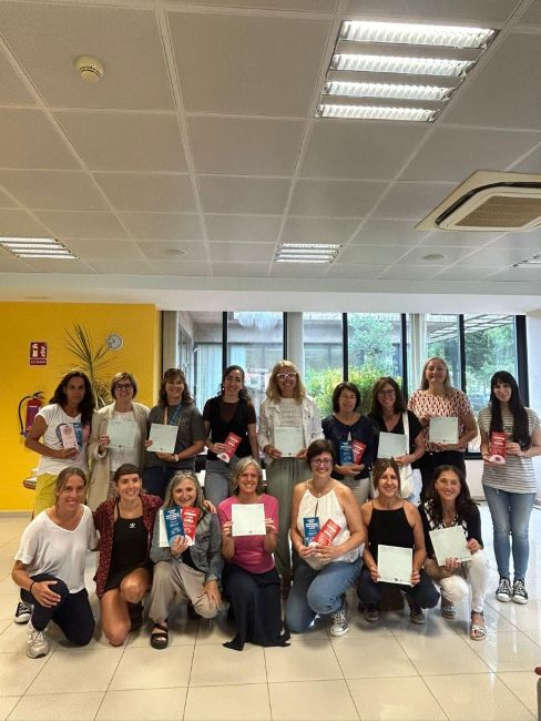L’Ajuntament de Vic presenta la Xarxa de Cures per dignificar els professionals i donar suport a les famílies