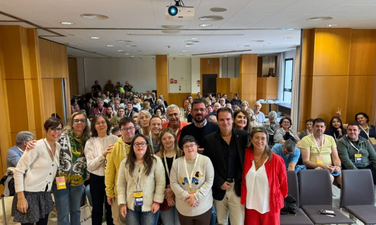 Down Catalunya reuneix 200 persones a Girona en una trobada de famílies per impulsar l’autonomia i la inclusió