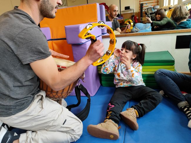 bonÀrea finança de manera íntegra la musicoteràpia gratuïta a l’Escola Alba per a tot l’alumnat amb discapacitat