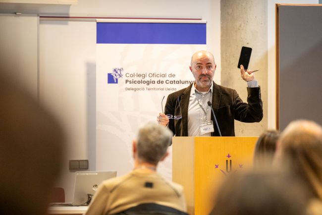 Expert del Consell d’Europa adverteix que la intel·ligència artificial ha de ser supervisada en l’àmbit de la salut mental