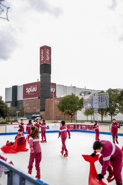 Splau inaugura la pista de patinatge solidària i sostenible més gran del Baix Llobregat en benefici de l'associació Tots Som de Cor