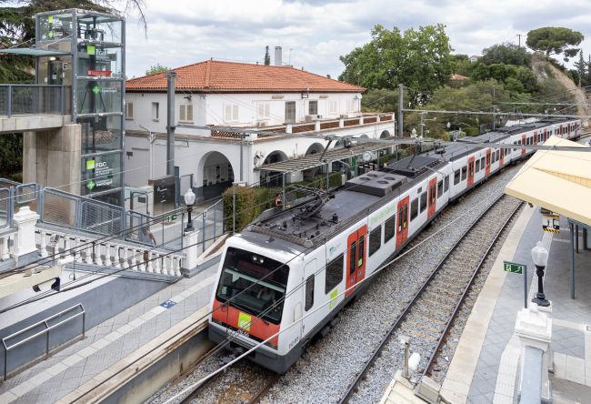 FGC inicia les obres per renovar l'ascensor de l'andana de la via 2 de l'estació de La Floresta