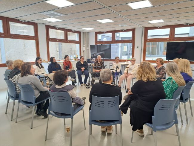 LaFACT impulsa el diàleg intergeneracional entre dones per commemorar el 8M