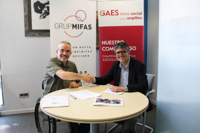 Mifas i GAES uneixen forces per facilitar la salut auditiva de les persones amb discapacitat amb un nou conveni