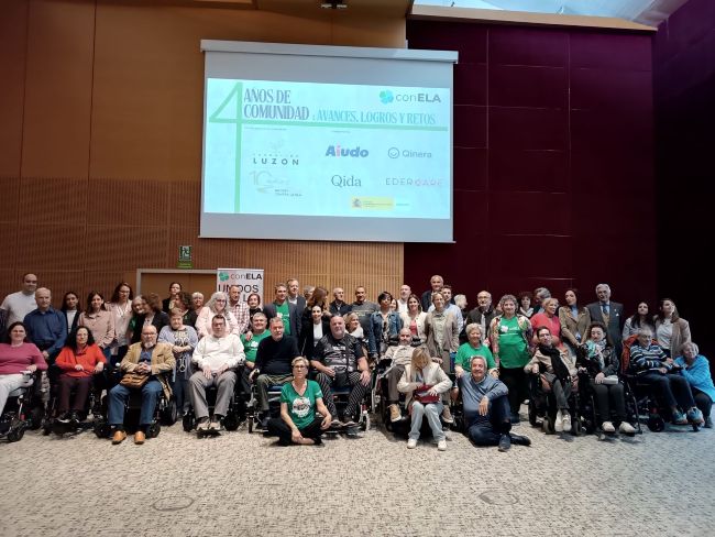 El moviment associatiu de l'ELA analitza a Barcelona el desplegament desigual de la nova llei estatal