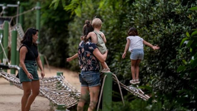 Barcelona reforça el suport a les famílies de persones amb autisme amb una guia de recursos actualitzada