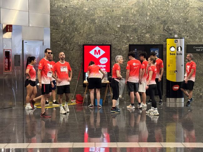 284 atletes participen a la segona cronoescalada solidària al metro de Barcelona en suport a les famílies d’infants amb càncer