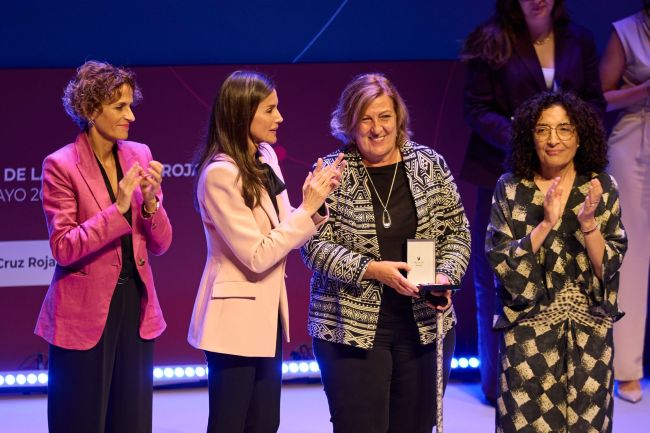 Plena inclusió rep la Medalla d'Or de la Creu Roja Espanyola en un acte presidit per la Reina Letizia