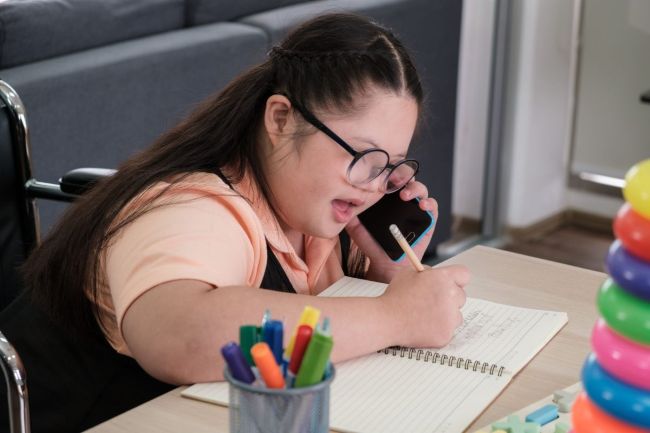 Gairebé una de cada cinc dones amb una discapacitat superior al 65% és víctima de violència física