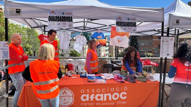 Una cronoescalada solidària al metro de Barcelona recapta més de 30.000 euros per a l'associació de famílies d'infants amb càncer AFANOC