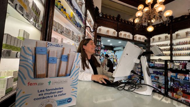 Les farmàcies de Barcelona inicien una campanya per pal·liar l’impacte de la calor en les persones amb esclerosi múltiple