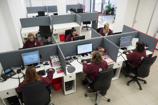 Girona intensifica la teleassistència preventiva per protegir la població dependent i de risc